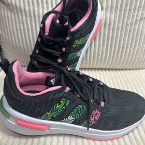 Adidas Racers TR23 Carbon and Bliss Pink a floral pattern.Women’s Size 11.